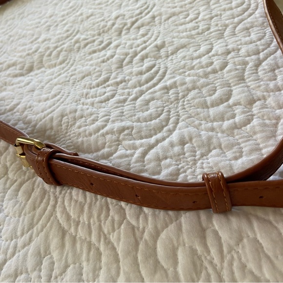 Miztique Crossbody Large Bag Saddle Brown Color. Vegan Leather Striped Interior - Picture 4 of 15